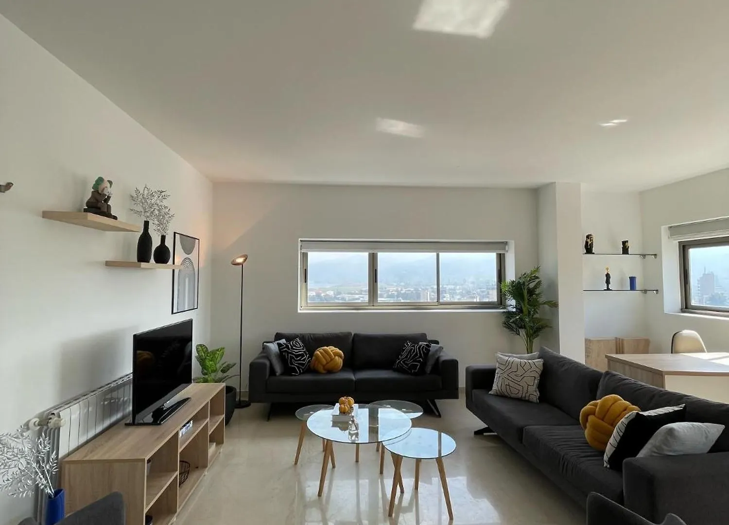 2 Bedroom Apartment Aya Tower Mar Mikhael - Bejrút 0*,  Libanon
