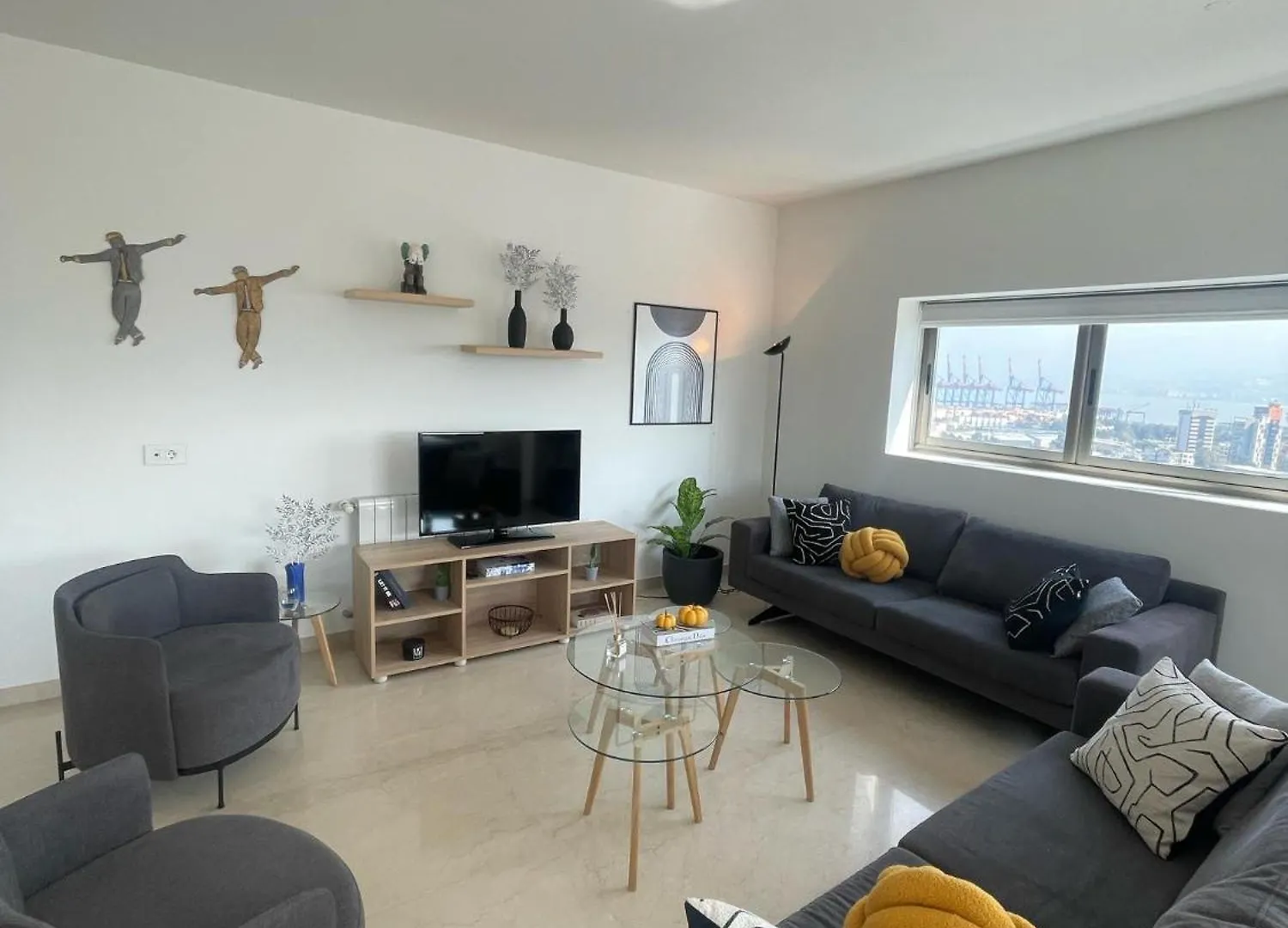 2 Bedroom Apartment Aya Tower Mar Mikhael - Bejrút